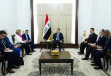 صورة مسؤولة أميركية في بغداد.. وخبراء يتحدثون عن أسباب الدفء في العلاقات